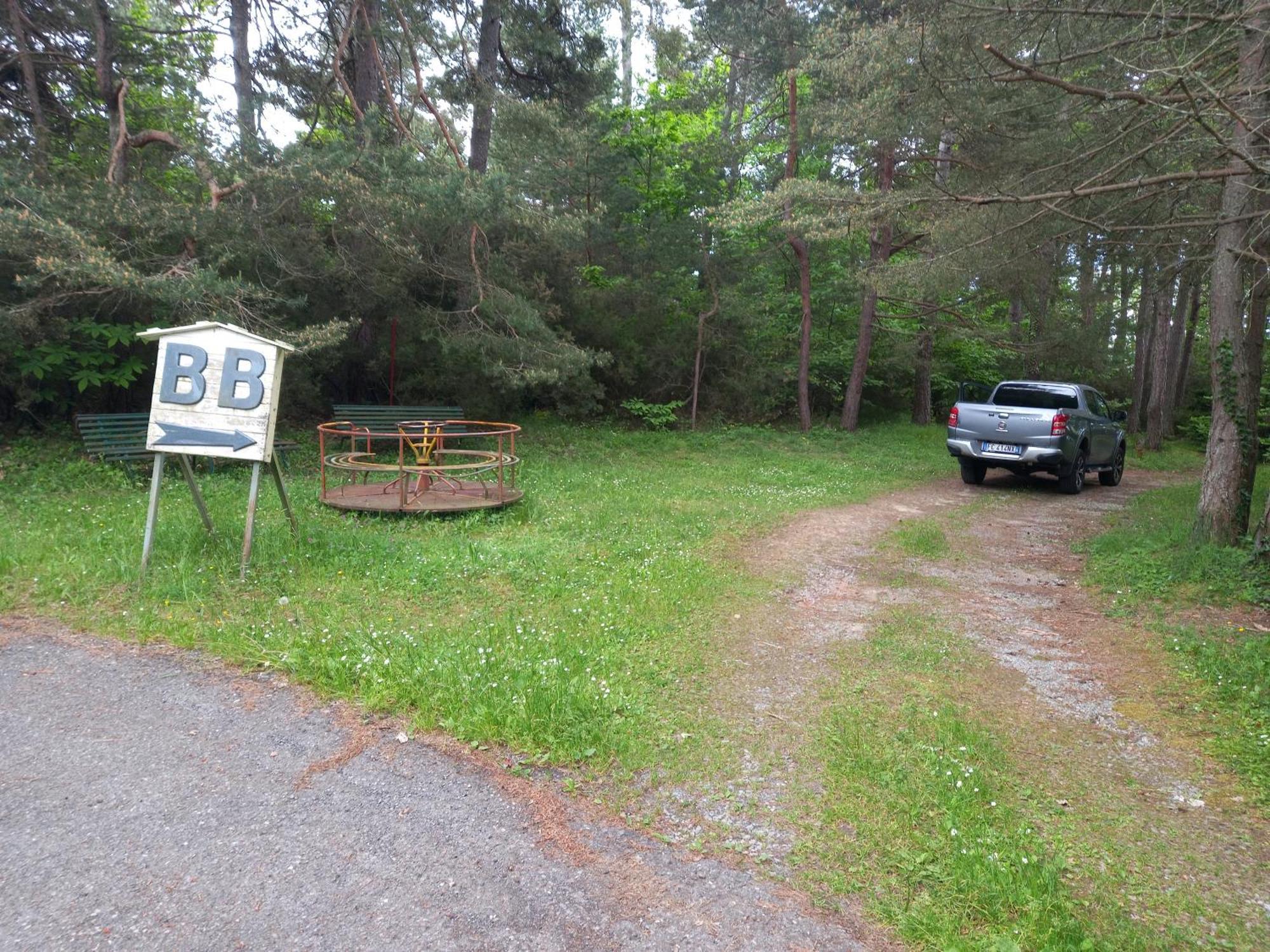 B&B Le Camelie Del Bosco Baiardo Bagian luar foto