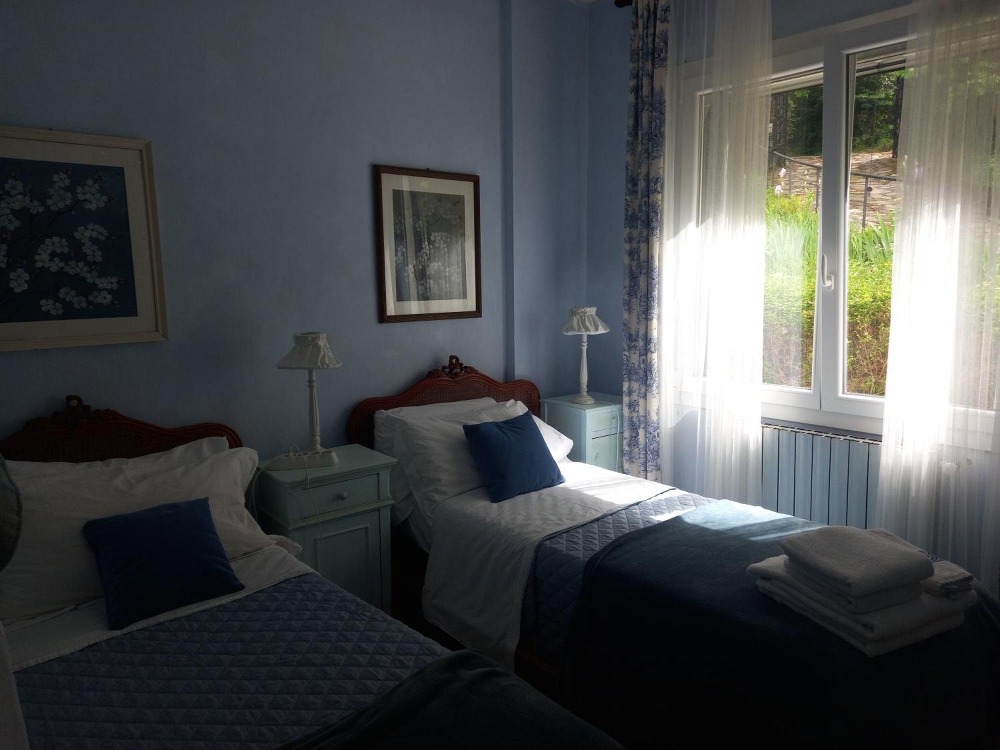 B&B Le Camelie Del Bosco Baiardo Bagian luar foto