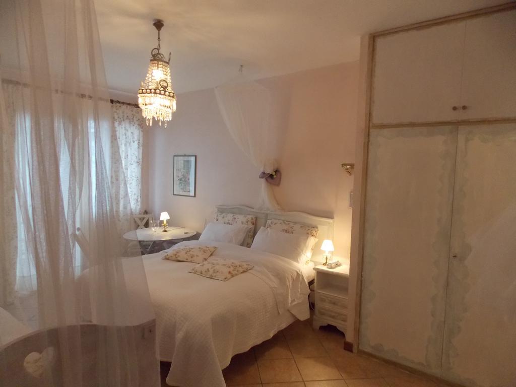 B&B Le Camelie Del Bosco Baiardo Ruang foto