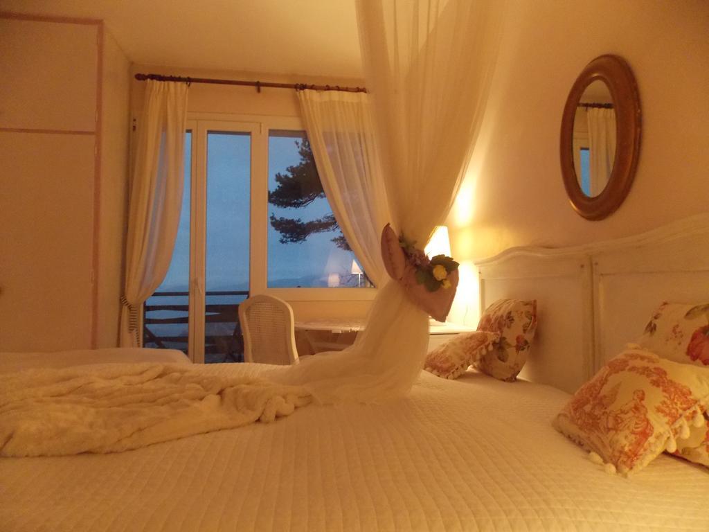 B&B Le Camelie Del Bosco Baiardo Ruang foto