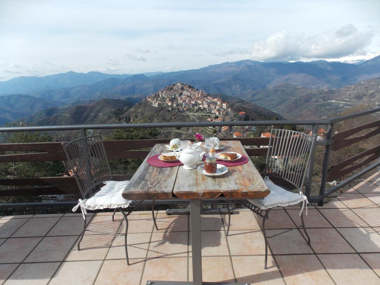 B&B Le Camelie Del Bosco Baiardo Bagian luar foto