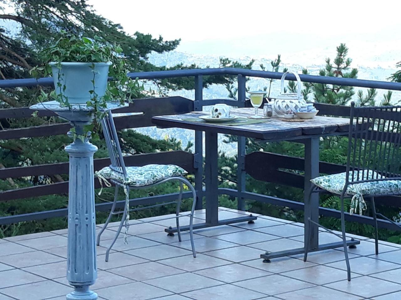 B&B Le Camelie Del Bosco Baiardo Bagian luar foto