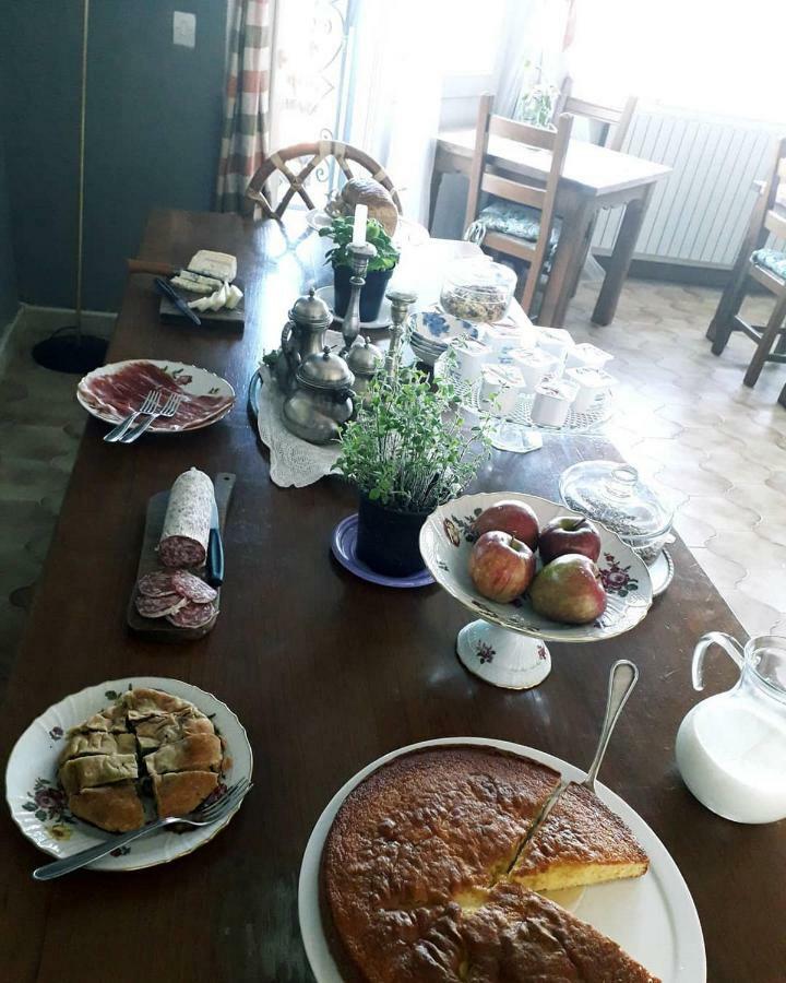 B&B Le Camelie Del Bosco Baiardo Bagian luar foto