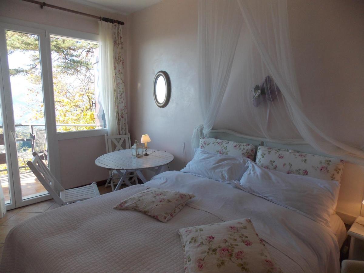 B&B Le Camelie Del Bosco Baiardo Bagian luar foto