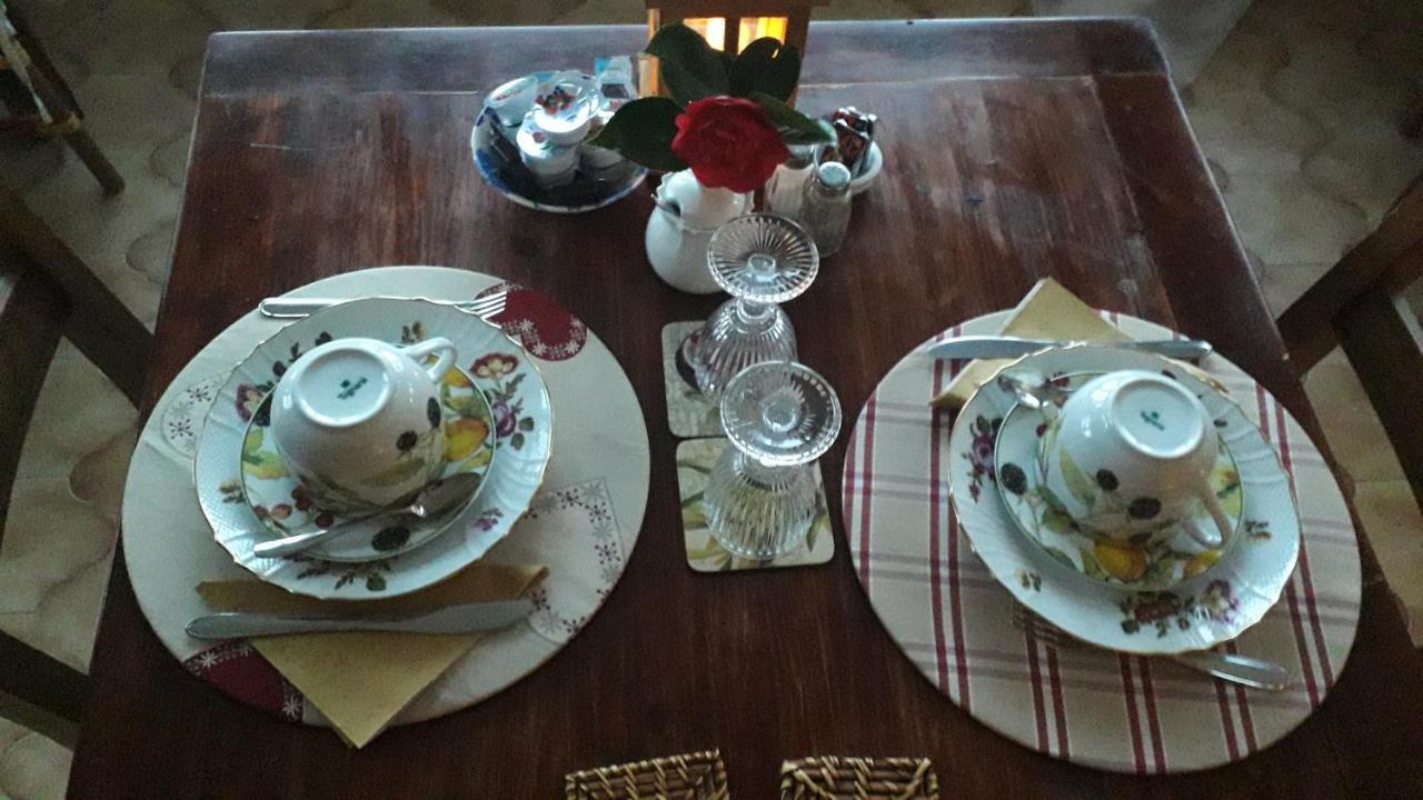 B&B Le Camelie Del Bosco Baiardo Bagian luar foto