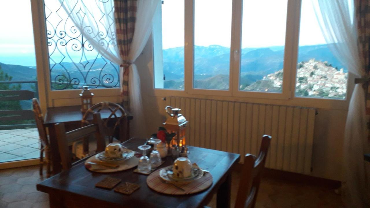 B&B Le Camelie Del Bosco Baiardo Bagian luar foto